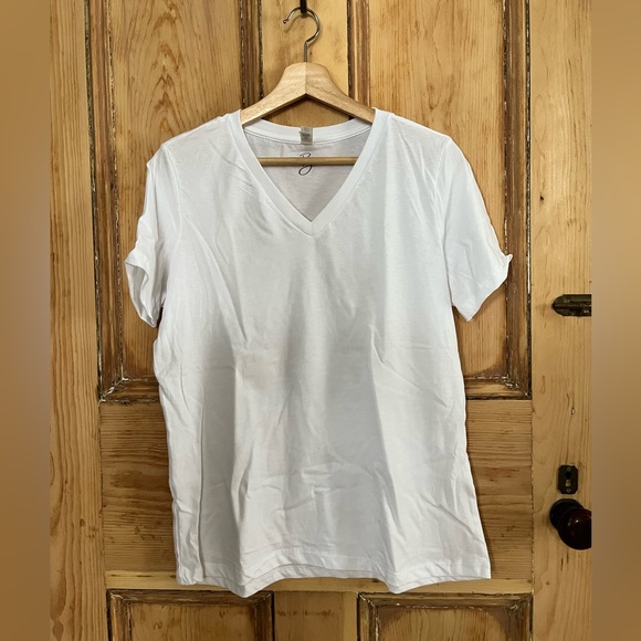 Women’s medium white tshirt - Picture 3 of 3